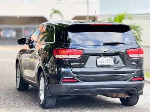 Kia sorento 2016 LX 4x2 2 filas 