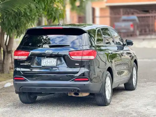 Kia sorento 2016 LX 4x2 2 filas 