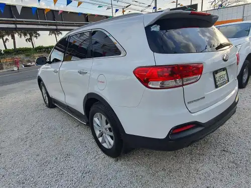 Kia sorento2016clean carfar 3filas 1año garantia 
