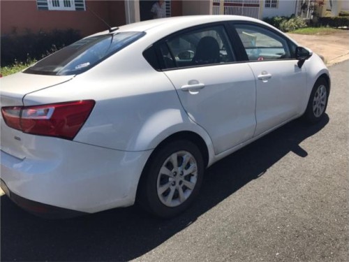 Kia rio 2013 se vende cuenta