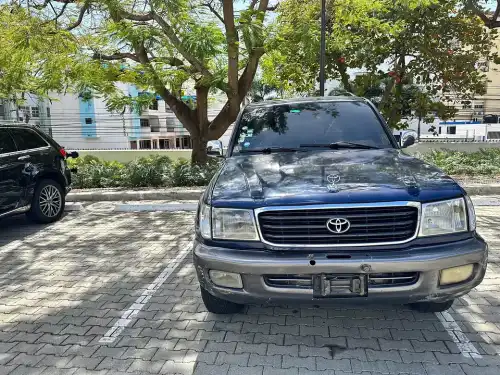 Land Cruiser 2000 v6 excelentes condiciones 