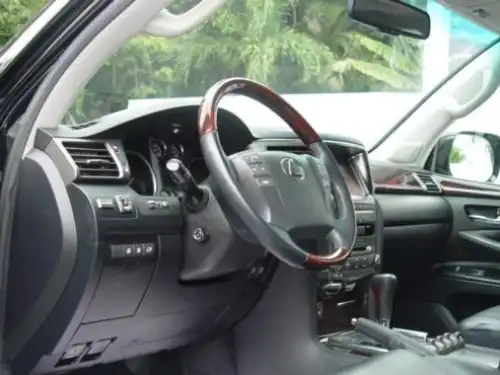 Lexus LX 570 2011