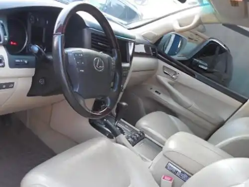 Lexus LX 570 2011