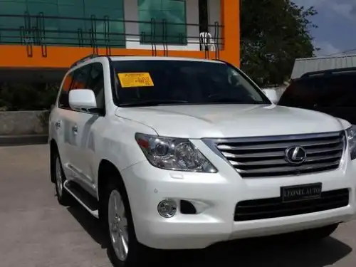 Lexus LX 570 2011