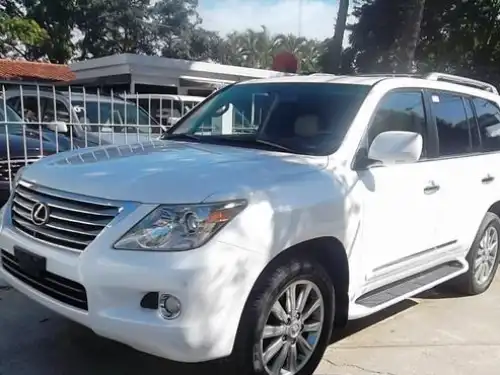 Lexus LX 570 2011