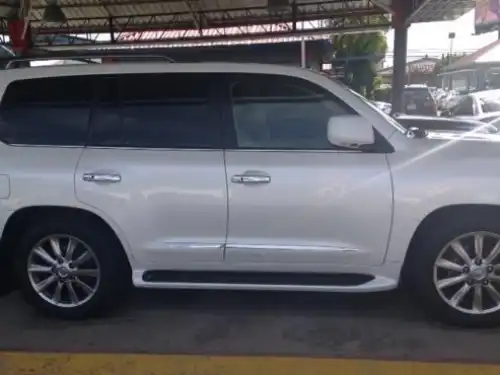 Lexus LX 570 2011