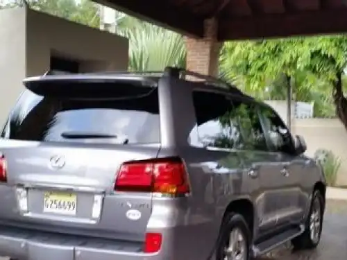 Lexus LX 570 2011
