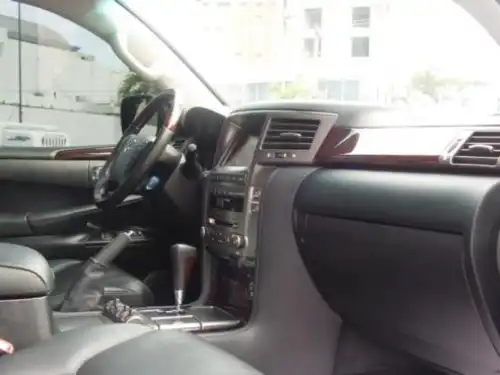 Lexus LX 570 2011