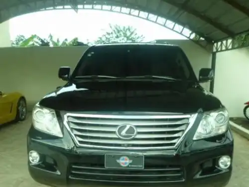 Lexus LX2011