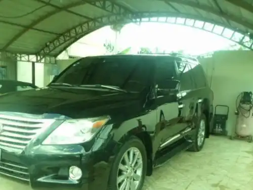 Lexus LX2011