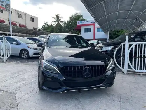 MERCEDES BENZ 2015 C300 4Matic OFERTAA