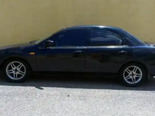 Mazda 323 1995 transmision mecanica 