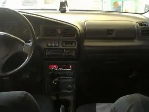 Mazda 323 1995 transmision mecanica 