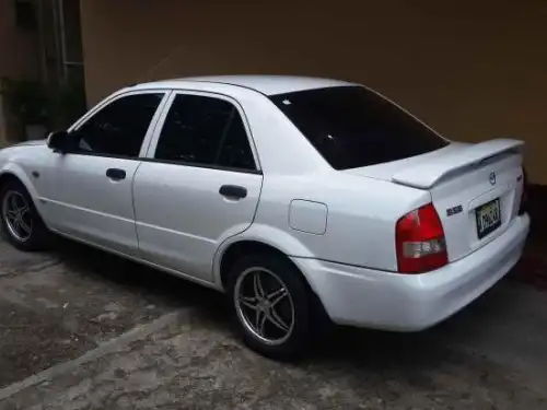 Mazda 323, 2002 version Americana, aros, aire 