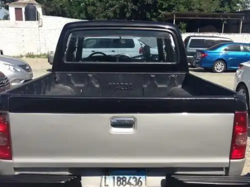Mazda B2500  2005