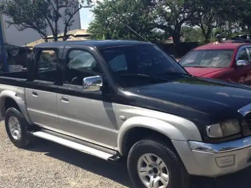 Mazda B2500  2005