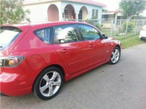 Mazda 3 2004 color Rojo. 6,500