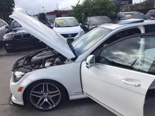 Mercedes Benz C300 2011 Luxury -Único dueño deI país. Versión de lujo Luxury