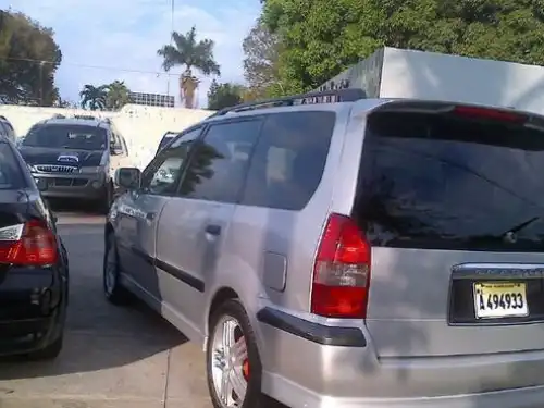 Mitsubishi Chariot  2002