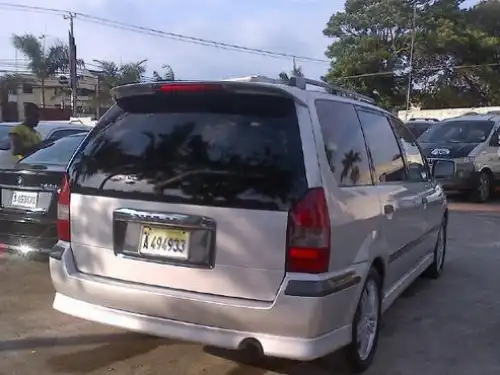 Mitsubishi Chariot  2002