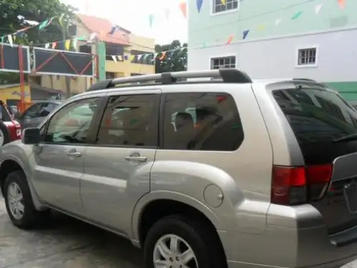 Mitsubishi Endeavor LS 2011