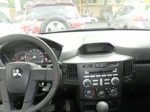 Mitsubishi Endeavor LS 2011