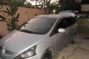 Mitsubishi Grandis  2005