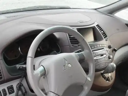 Mitsubishi Grandis  2006