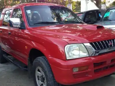 Mitsubishi L 200  2000