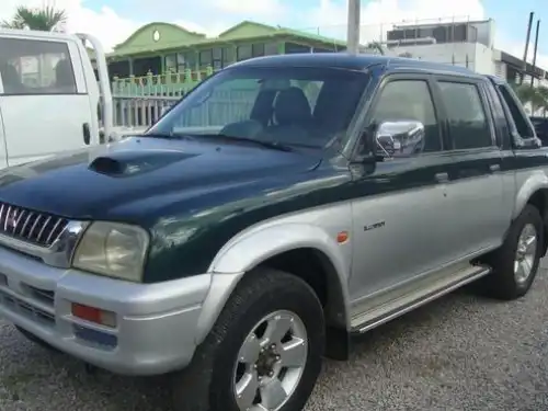 Mitsubishi L 200  2002
