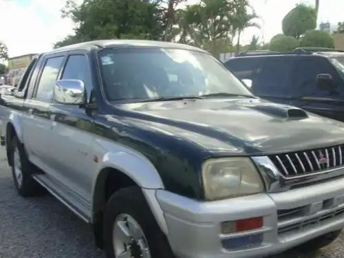 Mitsubishi L 200  2002