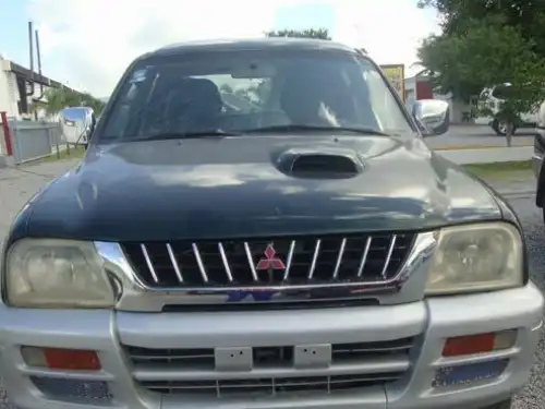 Mitsubishi L 200  2002