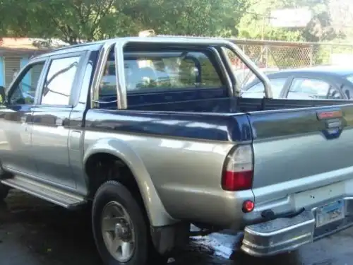 Mitsubishi L 200  2002