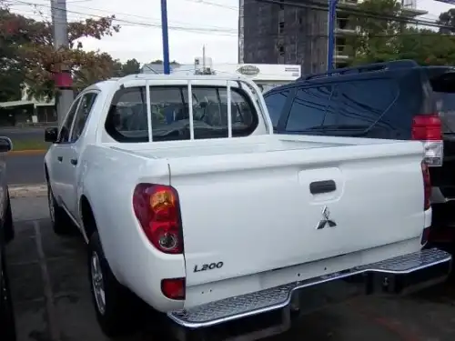 Mitsubishi L2002015