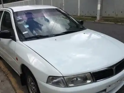 Mitsubishi Lancer  1999