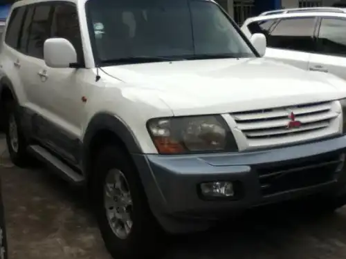 Mitsubishi Montero 2001 blanca 