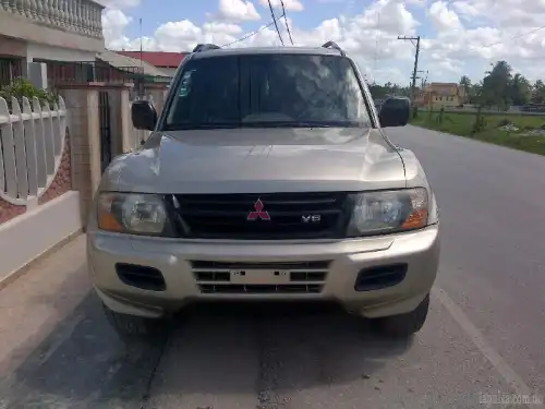 Mitsubishi Montero 2001 