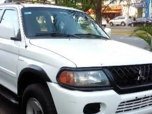 Mitsubishi Montero Sport  2000
