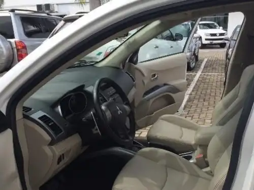 Mitsubishi Outlander  2008