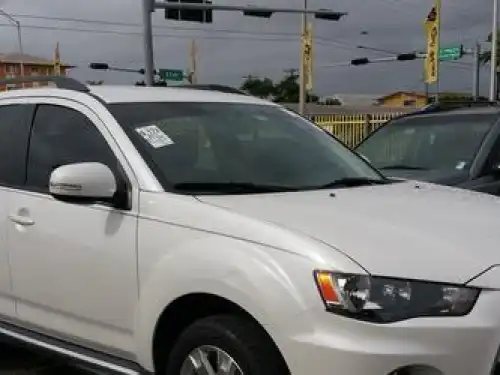 Mitsubishi Outlander  2011