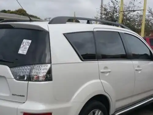 Mitsubishi Outlander  2011