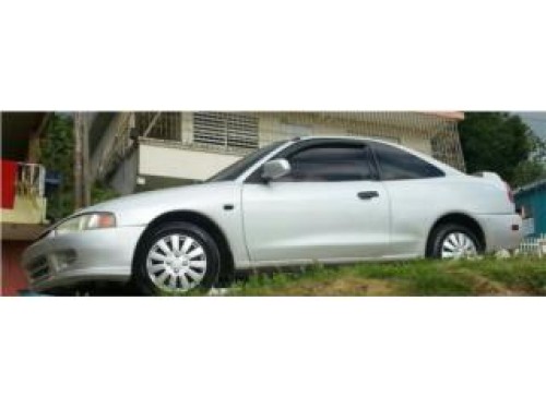 Mitsubishi Mirage 2002. Dos puertas $2,600