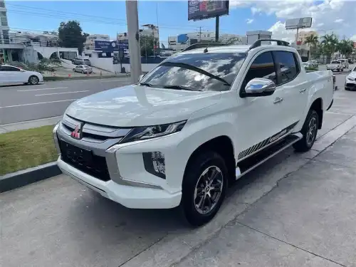 Mitsuishi L200 Triton 2022 4x4 con garantía por las disponible 