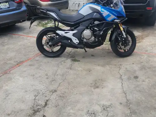 Motocicleta CFMotor 650 MT 2022