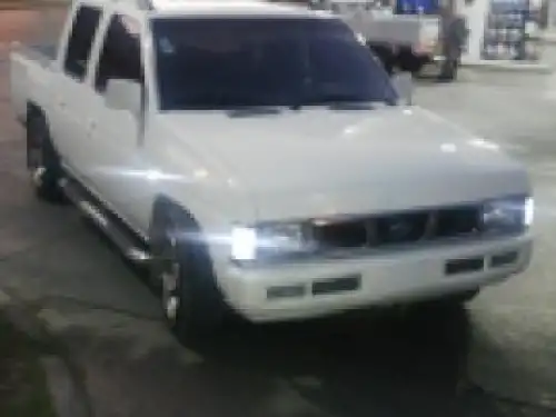 NISSAN D21 99 DIESEL DOBLE CABINA