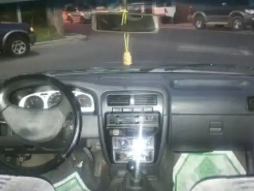 NISSAN D21 99 DIESEL DOBLE CABINA