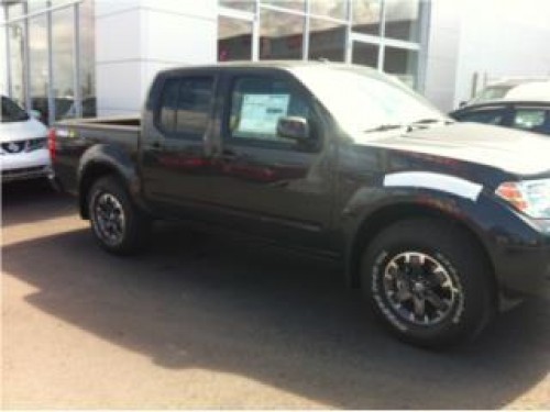 NISSAN FRONTIER DOBLE CABINA 6 CYLINDROS