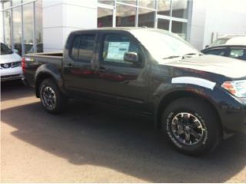 NISSAN FRONTIER DOBLE CABINA 6 CYLINDROS