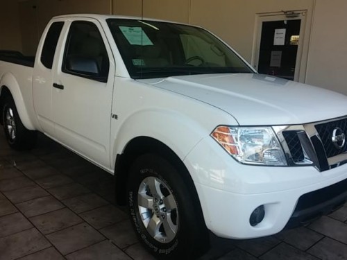 NISSAN FRONTIER SV CABINA Y MEDIA