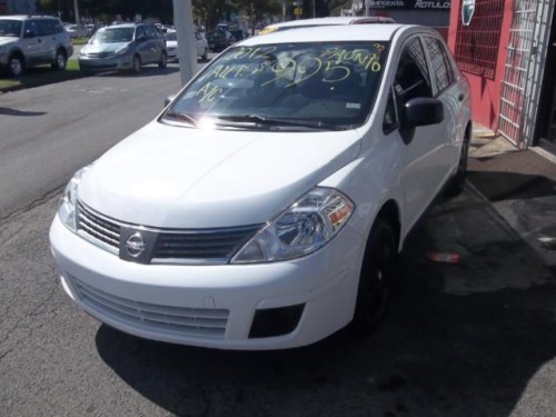 NISSAN VERSA 2010